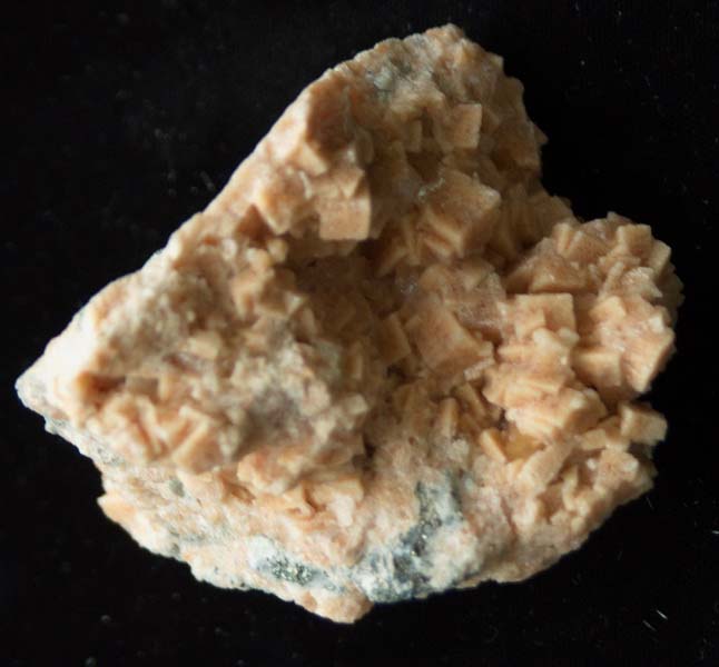 Шабазит щетка кристаллов кубического облика