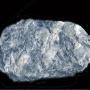 Крупные кристаллы минерала синего цвета
